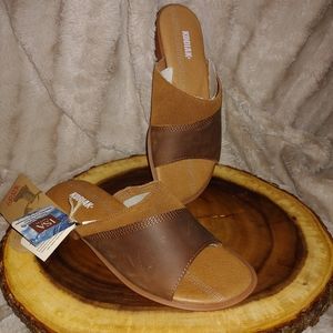 Kodiak Women's size 7 tan slide